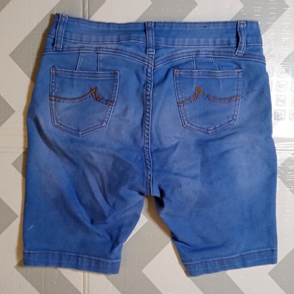 Ling Collection Jean Shorts 7/8 - Picture 3 of 4